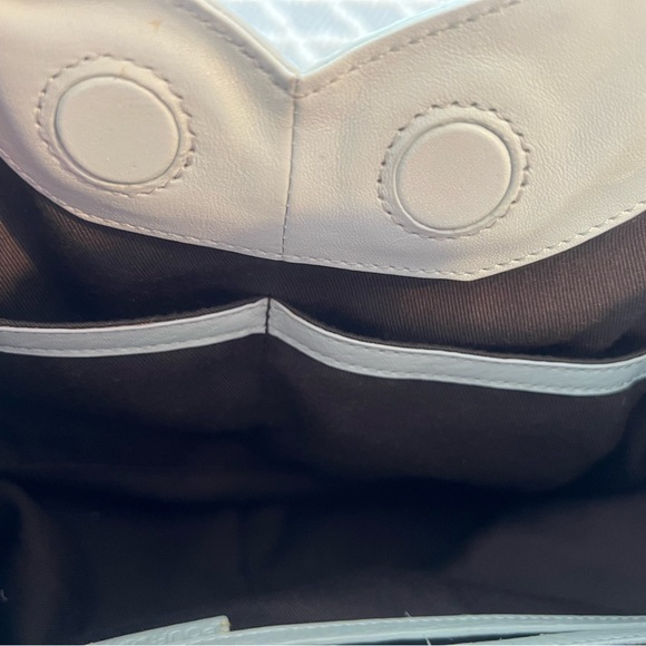 Pour La Victoire Bone Colored Leather Handbag Unique Shape Gold Hardware GUC - Picture 10 of 15